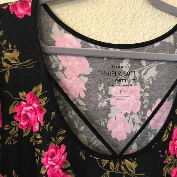 Torrid pink floral Super Soft 3/4 sleeves hi low tunic 2X - Picture 2 of 3